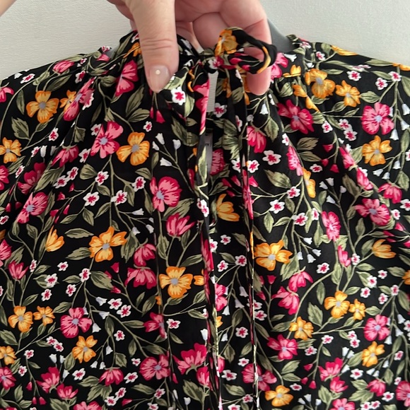 Old Navy Black floral blouse with 3/4 length bell sleeve and bow tie. - Picture 4 of 15